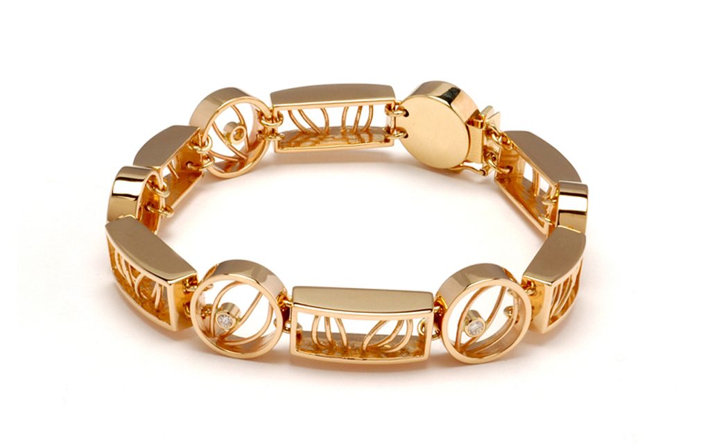 4025B - 14 karat gold link bracelet with .25cttw. Diamonds (37.5g) Price Upon Request